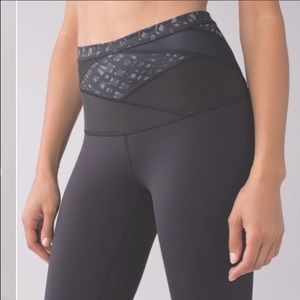 Lululemon black high rise wunder unders! 🍋